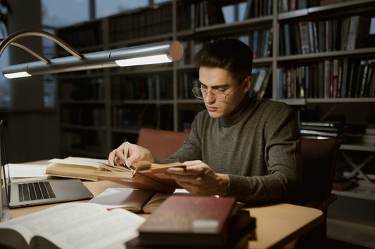 "Mastering Men's Style: A Dive into Timeless Fashion with These 3 Must-Read Books" - Roljord
