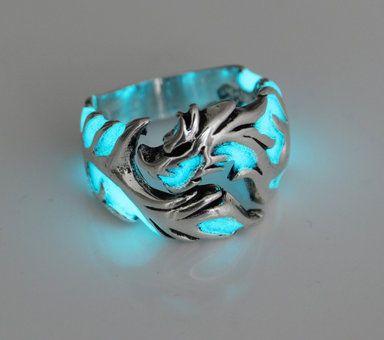 "Vintage Men's Ring - Dragon's Embrace. Adjustable band, personalized night lights. Material: Copper, Silver Gold Plating. Weight: 8g."