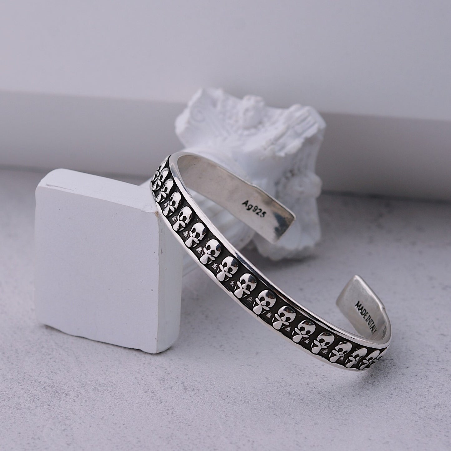 "Dominus Skull Bracelet - Unisex Gothic Jewelry for a Bold Statement | USA & Canada" Roljord