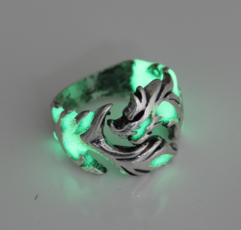 "Vintage Men's Ring - Dragon's Embrace. Adjustable band, personalized night lights. Material: Copper, Silver Gold Plating. Weight: 8g."