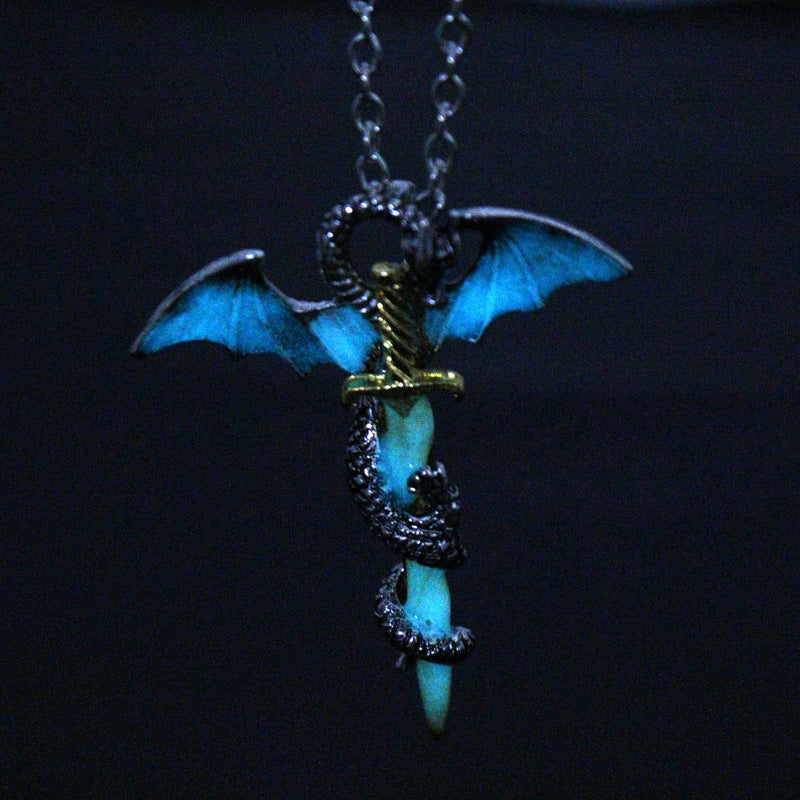 "Stylish arrow essence necklace, personalized jewelry marvel. Zinc alloy metal, 2.8*4.4cm size, includes 1 necklace."