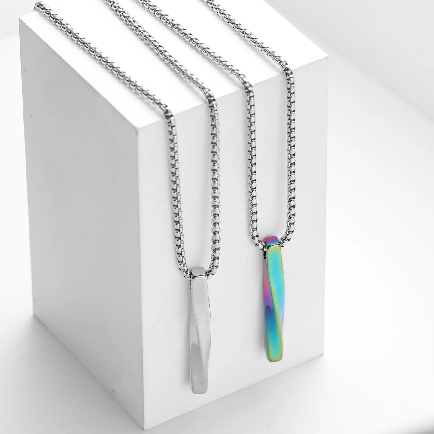 "Frosty Whirlwind Alloy Mobius Pendant Necklace - Exquisite Cold Wind Jewelry for Trendsetters" Roljord